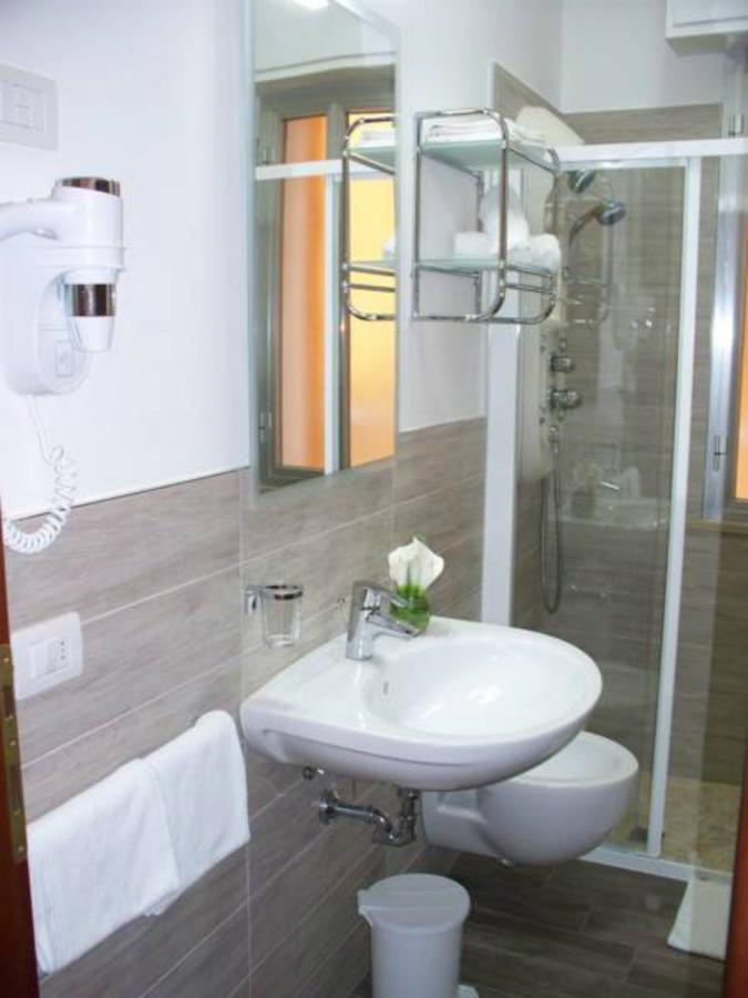 Holiday Thea & Residence Gabicce Mare Exterior foto